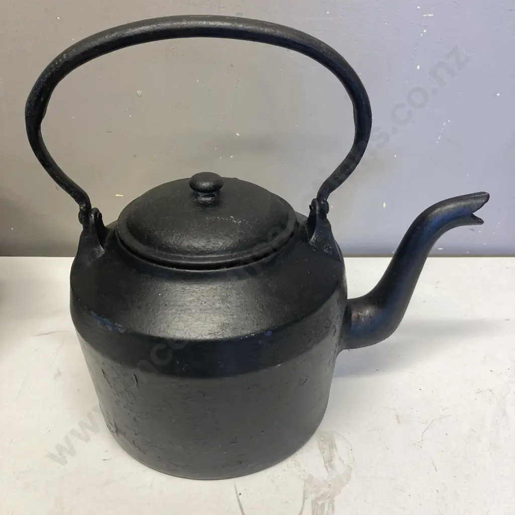 Cast Iron Teapot (Rusty Inside) & Cast Iron Dutch Oven Image 1++